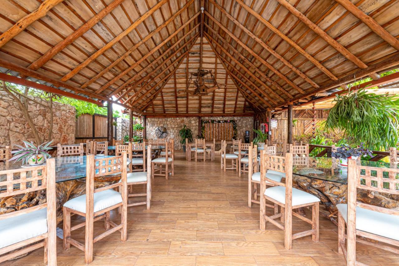Vista De Aguilas Ecolodge Pedernales Exterior photo